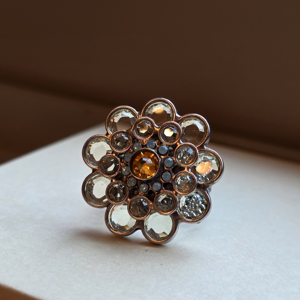 Sorrelli Floral Crystal Statement Ring – Champagne & Amber – Adjustable